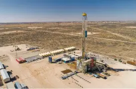  ?? BLOOMBERG NEWS FILE PHOTO ?? A Nabors Industries drilling rig stands over an oil well for Chevron in 2018 in Midland, Texas, in the Permian Basin. It’s been the world’s fastestgro­wing major oil region over the past two years.