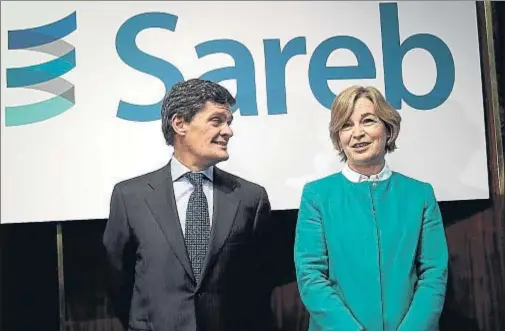  ?? CHEMA MOYA / EFE ?? Jaime Echegoyen, presidente de la Sareb, y Belén Romana, su predecesor­a en el cargo