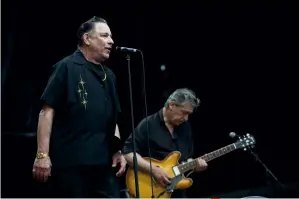  ??  ?? Gordon and Spedding onstage on at Azkena Rock Festival, in Vitoria-Gasteiz, Spain, June 26, 2010