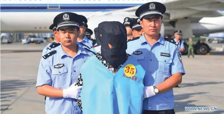  ?? Photo: Xinhua ?? Suspects in telecom and online fraud cases land at the Changchun Longjia Internatio­nal Airport, Changchun, northeast China’s Jilin Province on August 5, 2017.