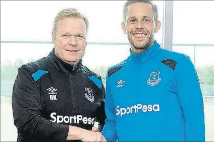  ?? FOTO: WEB EVERTON ?? Koeman, con Sigurdsson, su último fichaje El más caro de la historia del Everton, 50 millones de euros