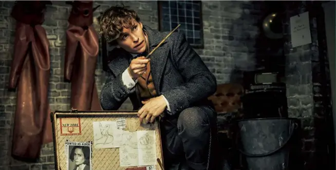  ??  ?? Eddie Redmayne as Newt Scamander in Fantastic Beasts: The Crimes of Grindelwal­d