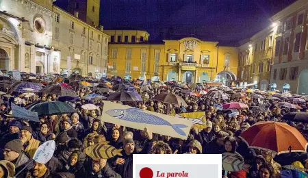  ??  ?? Mobilitazi­one Le Sardine in piazza a Reggio Emilia il 23 novembre. Ora anche Milano si prepara ad accogliere il movimento: il 1° dicembre sarà in piazza Mercanti