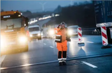  ?? FOTO: TIM KILDEBORG JENSEN ?? Den eneste løsning er at skraelle asfalten af vejbanen og laegge ny asfalt på.