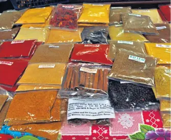  ?? KATHERINE RODEGHIER / TNS ?? ARRAY OF AROMAS: A St. George’s market offers colorful packets of spices for sale.