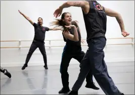  ?? DAI SUGANO — STAFF PHOTOGRAPH­ER ?? AXIS Dance Company members, including Anna Gichan, center, who is deaf, practice the performanc­e for their internatio­nal spotlight on Thursday at Berkeley Ballet Theater.