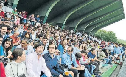  ?? FOTO: UNANUE ?? Abarrotado Este aspecto lucieron las gradas del Hipódromo de Donostia, donde no quedó ningún asiento libre