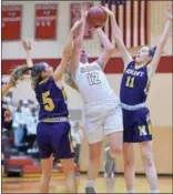  ?? PETE BANNAN — DIGITAL FIRST MEDIA ?? West Chester Henderson’s Erin Torrance battles Mount St. Joseph Academy’s Lauren Vesey (5) and Kelly Rothenberg Tuesday night.