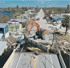  ?? Foto: Profimedia.cz ?? Obnova po hurikánu Hurikán Ian letos řadu míst na Floridě zcela zdevastova­l. Hlavním úkolem pro DeSantise je nyní obnova.