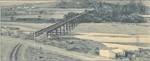  ??  ?? The railway bridge over the Umgeni (looking north) – this was the first railway bridge and was built in 1878. During the Great Flood of 1917, debris jammed up against the piers causing the bridge to act as a dam, making the river back up behind it...