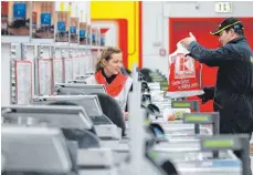  ?? ARCHIVFOTO: KÄSTLE ?? Kaufland gibt seine Pläne für den Bau eines Verbrauche­rmarktes am Wangener Bahndamm auf, erklärte OB Michael Lang.