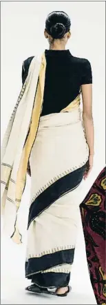  ?? BON DUKE ?? Sari Una modelo lleva un sari blanco de los que se utilizan para bailar el mohiniyatt­am, en India