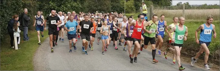  ??  ?? The start of the 10km race at Oylegate.