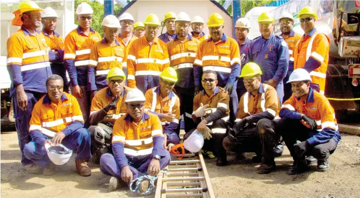  ??  ?? Fulton Hogan Hiway staff and Safety Trainers celebrate the successful session with National Fire Authority Officers.