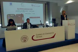  ??  ?? Il convegno Ieri in Camera di Commercio l’Alternanza Day, a destra sul leggio Silvia Nicolis della giunta camerale