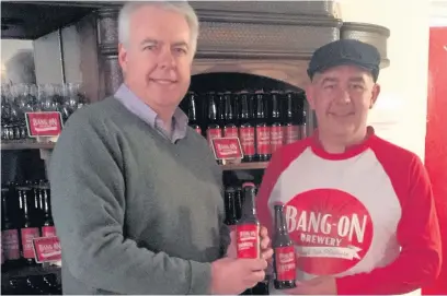  ??  ?? Bridgend AM and First Minister Carwyn Jones with Neil Randle, of Bang On Brewery in Bridgend