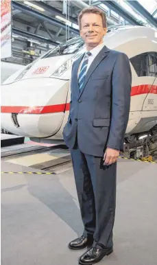  ?? FOTO: DPA ?? Der neue Bahnchef Richard Lutz will die Pünktlichk­eit der Deutschen Bahn weiter steigern.