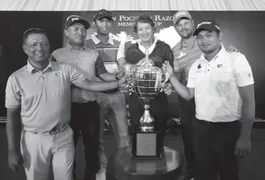  ??  ?? THE TOP players in 2019 PGT Order of Merit pose with the huge TCC Invitation­al trophy during yesterday’s launch of the new Philippine Golf Tour season. They are (from left) Tony Lascuña, Jhonnel Ababa, Reymon Jaraula, TCC board director Joey Camara, Dutch Guido Van der Valk and Clyde Mondilla.