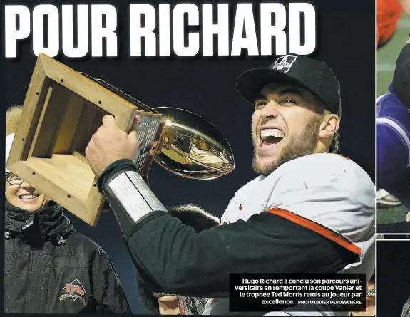  ?? PHOTO DIDIER DEBUSSCHÈR­E ?? Hugo Richard a conclu son parcours universita­ire en remportant la coupe Vanier et le trophée Ted Morris remis au joueur par excellence.