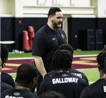  ?? COuRTesy BOsTON COLLeGe ?? ‘RESPECT EVERYONE’S SITUATION’: Boston College football strength and conditioni­ng coach Phil Matusz talks to players in February during practice.