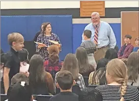  ?? Contribute­d ?? Students receive their certificat­es as new members of the National Junior Honor Society.