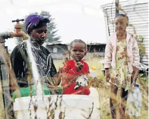  ??  ?? Meqheleng residents in Ficksburg, Free State, still experience water shortages, and many of them depend on communal taps to survive.