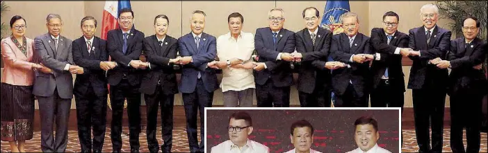  ??  ?? President Duterte links arms with Asean economic ministers during a group photo at the Solaire Resort and Casino in Parañaque last Sept. 6. The Philippine­s is hosting the Asean Economic Ministers’ Meeting. Joining him are (from left) Laos Industry and...