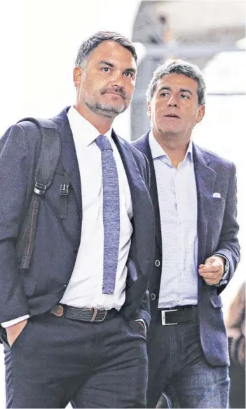  ??  ?? ►Los jefes de bancada la UDI, Javier Macaya, y RN, Alejandro Santana.