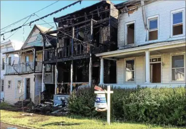  ?? MARK ROBARGE — MROBARGE@TROYRECORD.COM ?? A fire early Thursday gutted one home on Hudson Avenue in Cohoes and damaged two others.