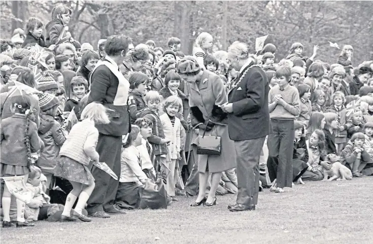  ?? ?? ROYAL OCCASION: In this previously unseen photograph, the Queen chats to children in Camperdown Park during her Silver Jubilee visit to Dundee in May 1977.