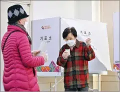  ?? AFP ?? People cast their votes in the presidenti­al election at a polling station in Seoul on Wednesday.