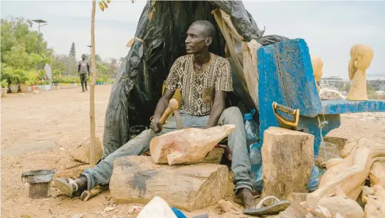  ?? CARMEN ABD ALI/THE NEW YORK TIMES PHOTOS ?? Malaw Sow, a sculptor, works on his pieces May 27 in Dakar, Senegal. The arts have descended on the capital for its first pandemic-era biennale.