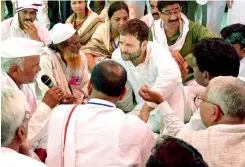  ??  ?? Congress vice-president Rahul Gandhi interacts with farmers during his 15-km padayatra in Amravati district in Vidarbha, Maharashtr­a on Thursday.