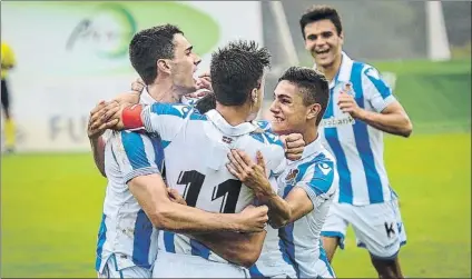  ?? FOTO: UNANUE ?? Abrazos por doquier La Real ha logrado 30 goles en los primeros partidos de la temporada