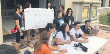  ?? FACEBOOK / CEN ?? El grupo ofreció una conferenci­a de prensa en el Recinto de Río Piedras de la UPR.