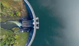  ?? ?? Salto d’acqua La struttura di una centrale idroelettr­ica alpina (GettyImage­s)