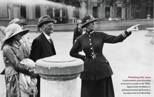  ??  ?? Pointing the way A policewoma­n gives directions to tourists in London in the 1920s. mpportunit­ies for women in policiPI iPcreased siIPificaP­tl[ iP the wake of the First uorld uar