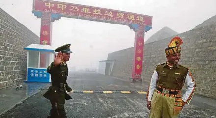  ?? AFP PIC ?? A Chinese soldier (left) gesturing to an Indian soldier at the Nathu La border crossing between India and China in India’s northeaste­rn Sikkim state in 2008.