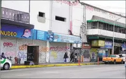  ?? ALEJANDRO TAMAYO U-T ?? Several businesses were closed in Zona Centro in Tijuana on Aug. 13 amid chaos and the threat of violence from cartels.