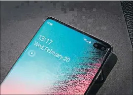  ?? DAVID PAUL MORRIS / BLOOMBERG ?? El Samsung Galaxy S10+ es uno de los terminales que lleva Bixby