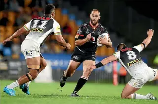  ??  ?? Simon Mannering is set to become the first Warrior to reach 300 NRL games when he runs out on Friday night against the Raiders.