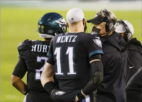  ?? RICH SCHULTZ — THE ASSOCIATED PRESS ?? This will likely be the last Christmas together for Eagles head coach Doug Pederson and embattled quarterbac­k Carson Wentz.