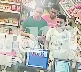  ?? EFE ?? Imagen. Tres de los terrorista­s, en un kiosco antes del atentado.