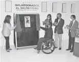  ?? FOTO. IGNACIO HERNÁNDEZ. ?? Develaron
la
placa de Saúl Mendoza.