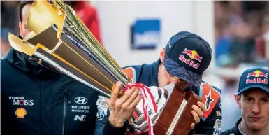  ??  ?? Thierry Neuville a fost relativ aproape de un titlu în 2019. N-a fost să fie. Hyundai a luat titlul la constructo­ri anul trecut, dar nu a reușit asta și la piloți. Oare ce ne rezervă 2020?