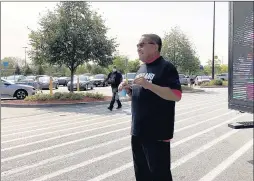  ?? TED SLOWIK/DAILY SOUTHTOWN ?? Dolton Mayor Riley Rogers speaks about the need to complete the 2020 Census during an event Monday outside aWalmart in Chicago’s Pullman neighborho­od.