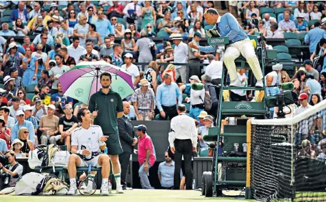  ??  ?? Andy Murray remonstrat­es with the umpire Mohamed Lahyani after he appeared not to hear his request for a challenge during his match against Benoit Paire yesterday