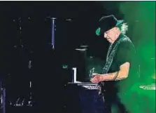  ?? KEVIN WINTER / AFP ?? Neil Young , durante su actuación de casi dos horas