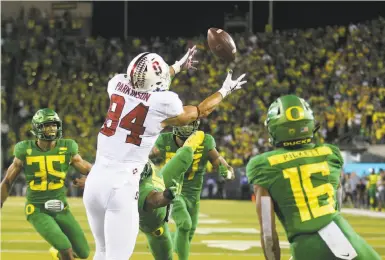  ?? Chris Pietsch / Associated Press ?? Stanford’s Colby Parkinson pulls in a touchdown pass to beat Oregon in overtime in Eugene, Ore.