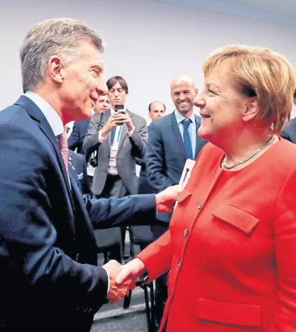  ?? HANDOut/ReuteRS ?? Macri y Merkel debieron reprograma­r su encuentro, pero al final se vieron